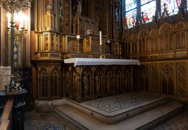 Gotik süsler. Fransa 'da birkaç Gotik anıtta çekilmiş. (Kiliseler ve binalar)