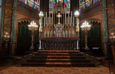 Gotik süsler. Fransa 'da birkaç Gotik anıtta çekilmiş. (Kiliseler ve binalar)