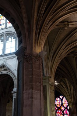 Gotik süsler. Fransa 'da birkaç Gotik anıtta çekilmiş. (Kiliseler ve binalar)