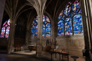 Gotik süsler. Fransa 'da birkaç Gotik anıtta çekilmiş. (Kiliseler ve binalar)