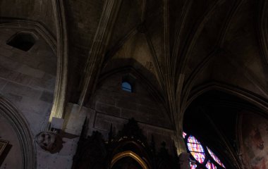 Gotik süsler. Fransa 'da birkaç Gotik anıtta çekilmiş. (Kiliseler ve binalar)