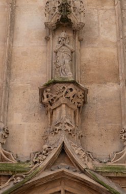 Gotik süsler. Fransa 'da birkaç Gotik anıtta çekilmiş. (Kiliseler ve binalar)