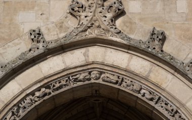 Gotik süsler. Fransa 'da birkaç Gotik anıtta çekilmiş. (Kiliseler ve binalar)