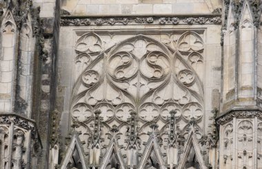 Gotik süsler. Fransa 'da birkaç Gotik anıtta çekilmiş. (Kiliseler ve binalar)
