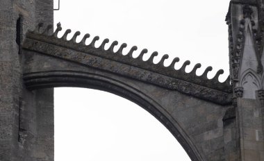 Gotik süsler. Fransa 'da birkaç Gotik anıtta çekilmiş. (Kiliseler ve binalar)