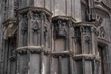 Gotik süsler. Fransa 'da birkaç Gotik anıtta çekilmiş. (Kiliseler ve binalar)