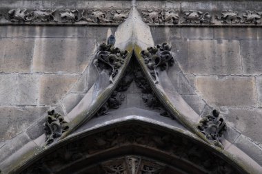 Gotik süsler. Fransa 'da birkaç Gotik anıtta çekilmiş. (Kiliseler ve binalar)