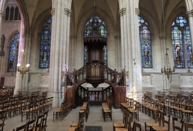 Fransız Kiliseleri ve Katedrallerinde gotik mimari gözlemlendi.