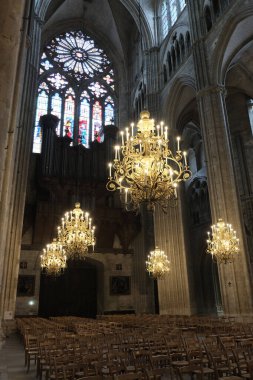 Fransız Kiliseleri ve Katedrallerinde gotik mimari gözlemlendi.