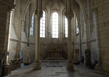 Fransız Kiliseleri ve Katedrallerinde gotik mimari gözlemlendi.