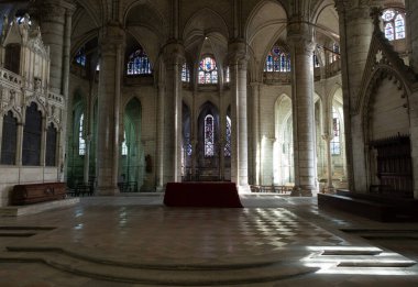 Fransız Kiliseleri ve Katedrallerinde gotik mimari gözlemlendi.