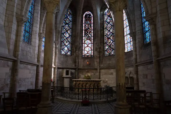 Fransız Kiliseleri ve Katedrallerinde gotik mimari gözlemlendi.