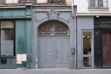 19. yüzyıl mimari mirası, IRON ve GLASS 'in inşaat malzemesi olarak çok yaygın olarak kullanıldığı Paris' te görülebilmektedir..