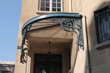 19. yüzyıl mimari mirası, IRON ve GLASS 'in inşaat malzemesi olarak çok yaygın olarak kullanıldığı Paris' te görülebilmektedir..