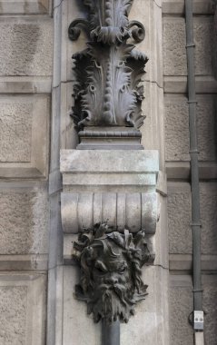 19. yüzyıl mimari mirası, IRON ve GLASS 'in inşaat malzemesi olarak çok yaygın olarak kullanıldığı Paris' te görülebilmektedir..