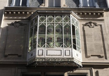 19. yüzyıl mimari mirası, IRON ve GLASS 'in inşaat malzemesi olarak çok yaygın olarak kullanıldığı Paris' te görülebilmektedir..