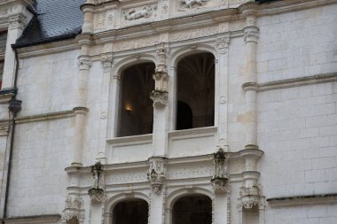 Rönesans Şatosu Azay-Le-Rideau, Fransa. 16. yüzyılda inşa edilmiş ve 19. yüzyılda büyütülmüş. Rönesans biçimi.