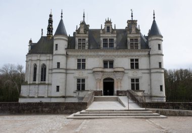 Fransa, Chenonceau 'daki Rönesans Kalesi. 16. yüzyılda inşa edilmiş ve 19. yüzyıla kadar genişletilmiştir. Rönesans biçimi.