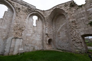 Jumieges manastırı kalıntıları, ilk milenyumdan kalma ve Fransa 'da yer alıyor..
