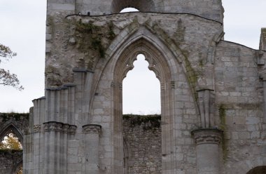 Jumieges manastırı kalıntıları, ilk milenyumdan kalma ve Fransa 'da yer alıyor..