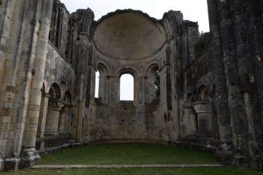 Sauve-Majeure manastırı kalıntıları, ilk milenyumdan kalma ve Fransa 'da yer alıyor..