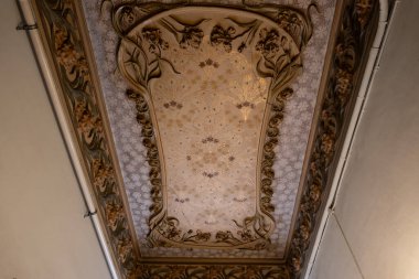 İspanya 'nın Barcelona şehrinde ilginç Art Nouveau Mimari Binaları ön yüzü. (Arquitectura modernista). Bu süslü binaların çoğu 20. yüzyılın başlarından kalma..