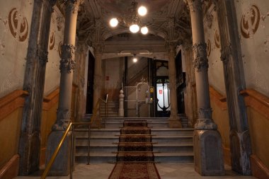 İspanya 'nın Barcelona şehrinde ilginç Art Nouveau Mimari Binaları ön yüzü. (Arquitectura modernista). Bu süslü binaların çoğu 20. yüzyılın başlarından kalma..