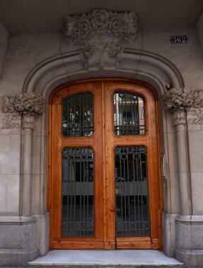 İspanya 'nın Barcelona şehrinde ilginç Art Nouveau Mimari Binaları ön yüzü. (Arquitectura modernista). Bu süslü binaların çoğu 20. yüzyılın başlarından kalma..