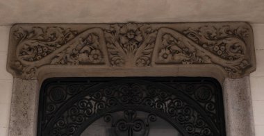 İspanya 'nın Barcelona şehrinde ilginç Art Nouveau Mimari Binaları ön yüzü. (Arquitectura modernista). Bu süslü binaların çoğu 20. yüzyılın başlarından kalma..