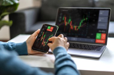 Ticaretin başarılı olduğu akıllı telefon ve dizüstü bilgisayar alım-satım borsası borsa kripto para blok borsa kripto para satışı ve satın alma fiyat grafiği veri grafiği, iş finans fonları