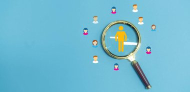 HR - İnsan kaynakları işe alımı, HRM, CRM, yönetim, büyüteç yönetici simgesi, personel, insan, geliştirme, işe alım liderliği, hedef grup, çalışan kavramını seç