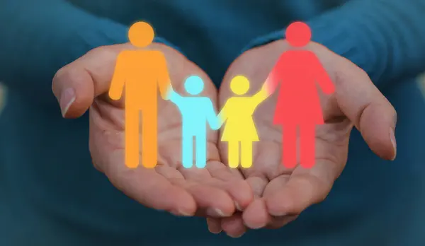 Aile sevgi ve koruma, aile sağlığı, sağlık ve ev sigortası, aile hayatı, mutlu anne ve çocuklar, anneler günü, babalar günü konsepti