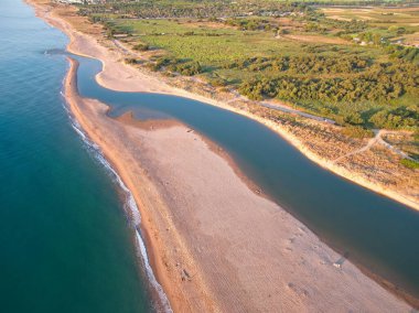 Katalonya, İspanya 'da Gola de Ter nehrinin deltası. Havadan sabah çekimi.