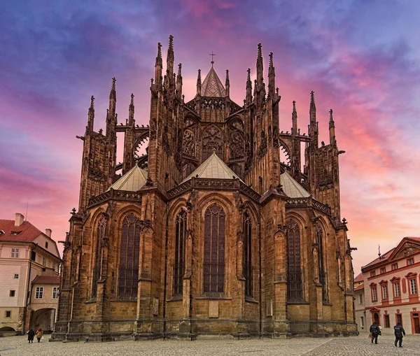 Katedra Wita Zamku Praskim Tyłu Czerwonym Niebem — Zdjęcie stockowe