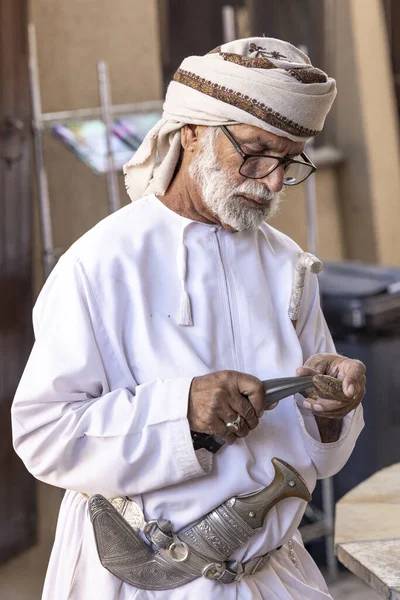 Nizwa Oman 2Nd December 2022 Omani Man Traditional Outfit Weapon — Stockfoto