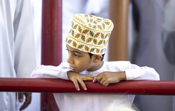 Nizwa Oman Décembre 2022 Jeune Homme Omanais Dans Marché Traditionnel — Photo