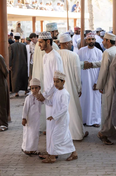 Nizwa Omã Dezembro 2022 Homem Omani Com Seus Filhos Mercado — Fotografia de Stock