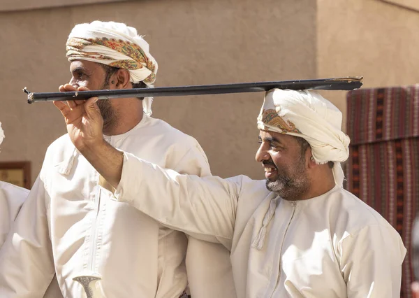 Nizwa Oman Grudnia 2022 Zgromadzenie Tradycyjnych Wykonawców Pieśni Tańca Omani — Zdjęcie stockowe