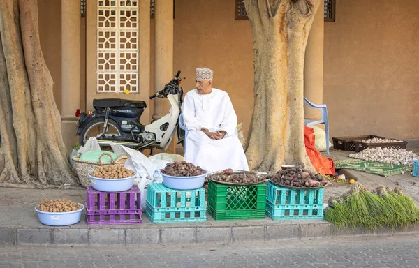 Nizwa Oman December 2022 Omani Man Die Groenten Verkoopt Een — Stockfoto