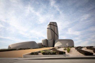 Dammam, Suudi Arabistan, 2 Mart 2024: Dammam manzarasında Ithra Müzesi