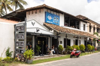 Fort Galle, Sri Lanka, 16 Aralık 2023: Sri Lanka 'daki tarihi Galle Kalesi' nin sokak manzaraları