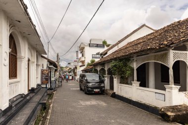Fort Galle, Sri Lanka, 16 Aralık 2023: Sri Lanka 'daki tarihi Galle Kalesi' nin sokak manzaraları