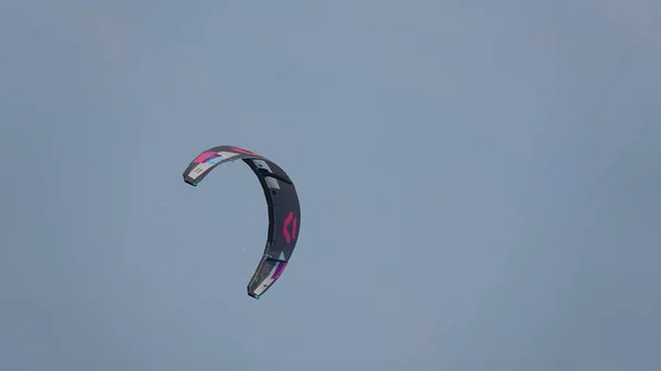 Kitesurfvliegers Tegen Heldere Lucht Vliegers Vliegen Lucht Schilderachtige Achtergrond Imbros — Stockfoto