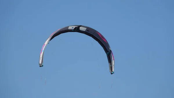 Kitesurfdrake Mot Klar Himmel Kite Flyger Luften Natursköna Bakgrund Imbros — Stockfoto