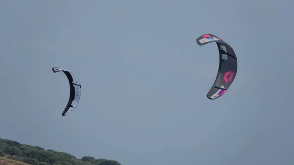 Professionelle Kitesurfer Aktion Auf Wellen Meer Kitesurfen Macht Slalom Auf — Stockfoto