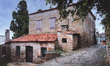  Zeytinliky, Gkeada 'da tarihi taş bir ev ve dar taş yollar. Imbros Adası Çanakkale Türkiye