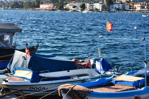 Foca Izmir Turkey Jun 2021 Fishing Boats Turkish Flags Coastline — Stockfoto