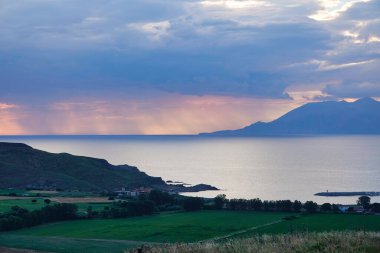Yunan adası Kalekoy köyü ve Semendirek manzarası, Gkeada Eski Bademli köyü Imbros Gokceada, anakkale Türkiye