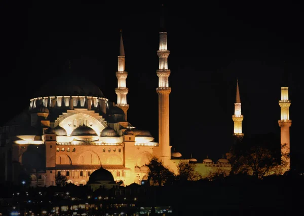 술레이마니 모스크의 야경은 이스탄불에서 것이다 라마단 — 스톡 사진