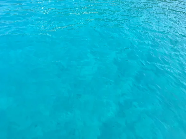 Medelhavet Turkos Havsvatten Yta Och Mjuka Vågmönster Vattnet Rippad Yta — Stockfoto